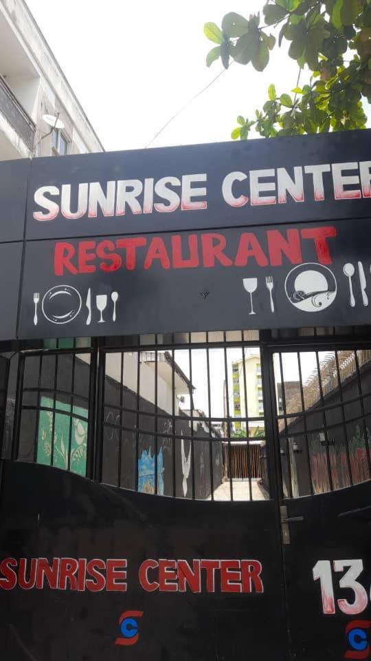 Отель Sunrise Center Bonapriso 111 Дуала Экстерьер фото